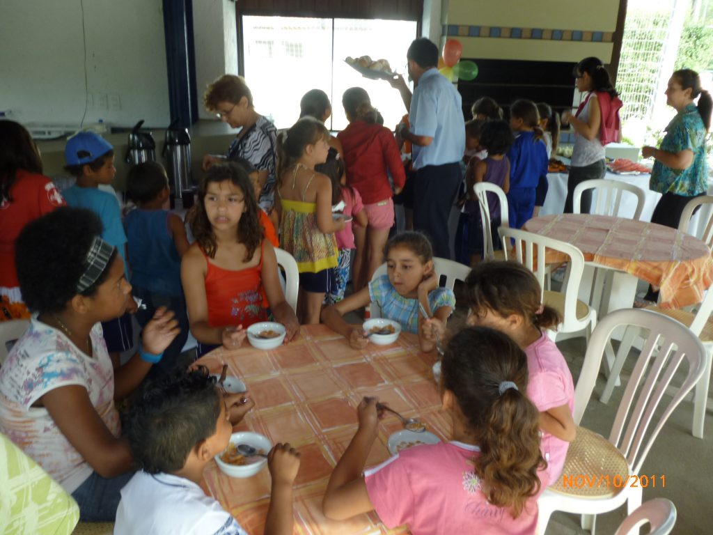 Hotel Costa Norte – Florianópolis nas comemorações ao dia do hoteleiro com crianças carentes