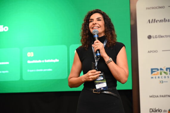 Lizete Ribeiro, comandou a última palestra do evento com o painel “Sorriso como modelo de negócios: o jeito Tauá de fazer o hóspede querer voltar”