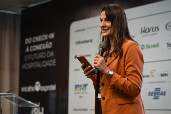 Thaís Pauluci Destaca a Liderança Humanizada na Governança Hoteleira